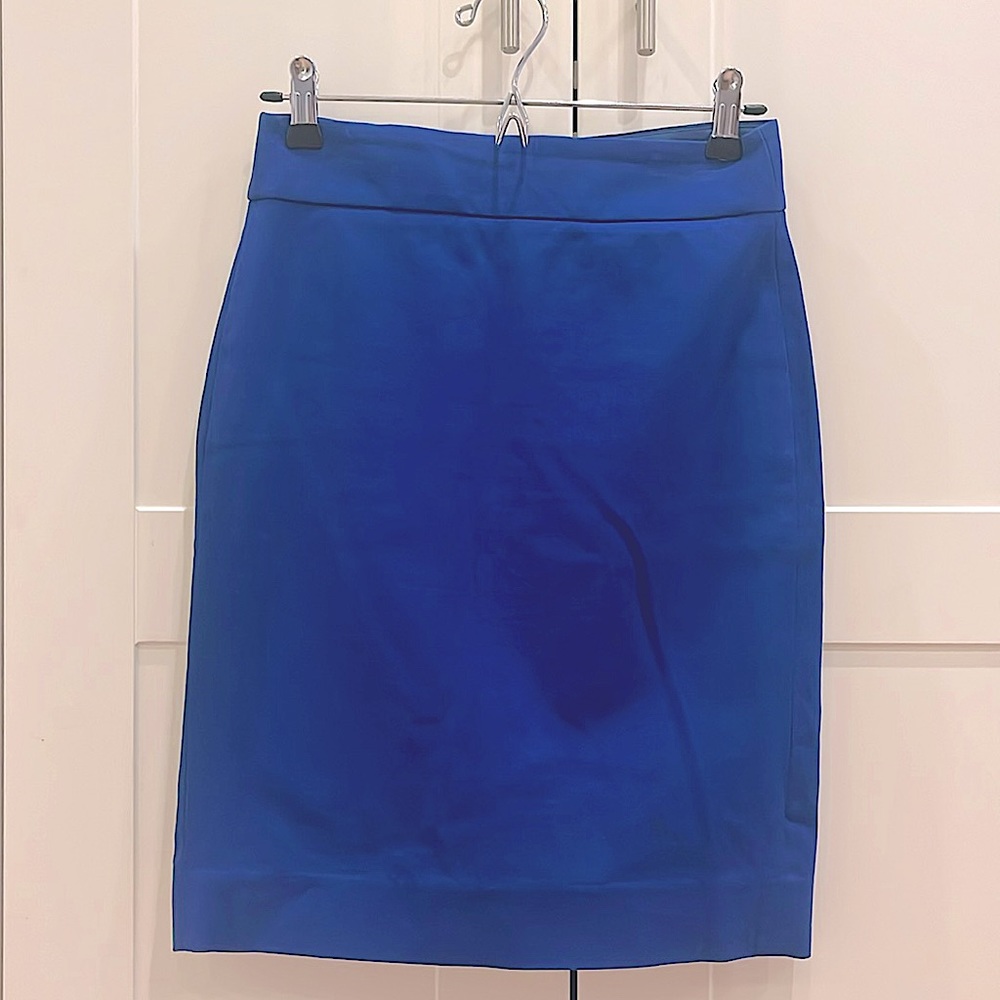 MOVING SALE!! Deep blue banana republic pencil lined skirt in size 00